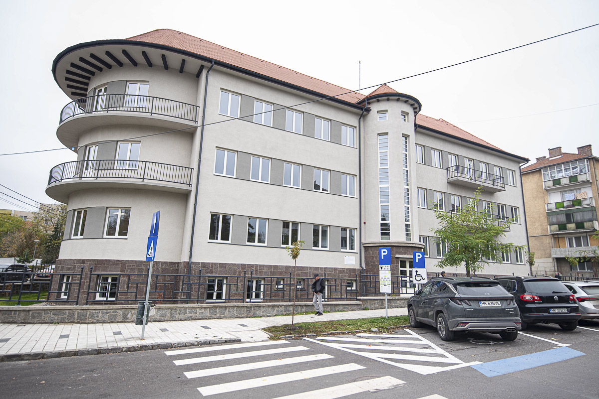 Kulcsátadó a havi megyei testületi ülésen